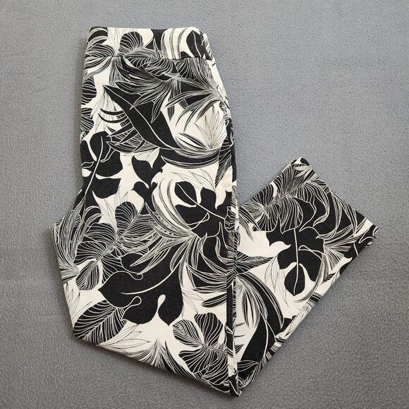 Chico's Women .5 US 6 Black Floral Mid Rise Skinny Pull On Ankle Pants - Picture 2 of 10